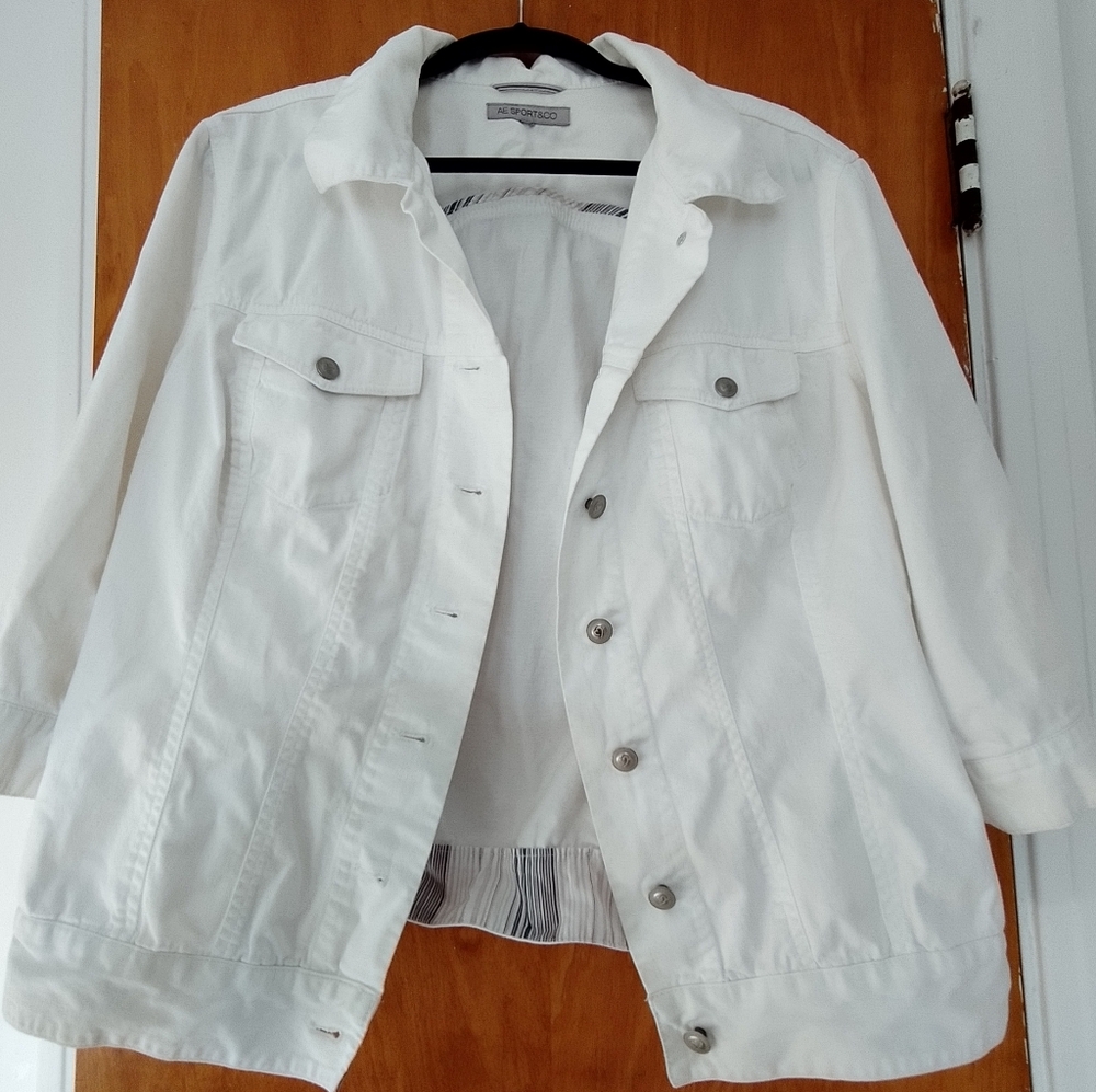 Elegant White Denim Jacket for Women